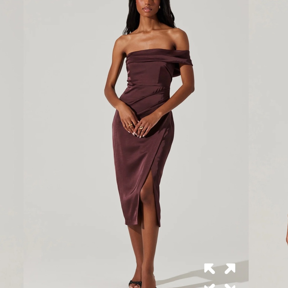 Astr the label Gwyneria Off Shoulder Midi Dress size medium